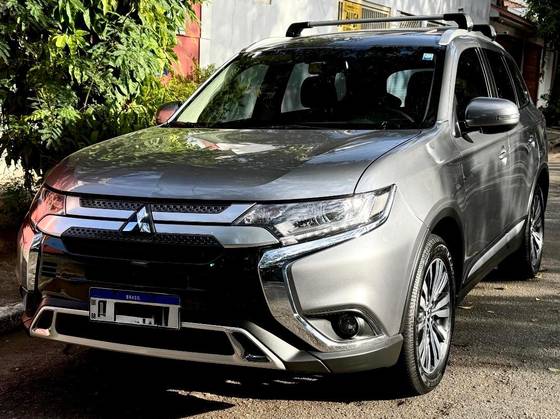 MITSUBISHI OUTLANDER 2.0 MIVEC GASOLINA HPE AUTOMÁTICO MITSUBISHI OUTLANDER 2.0 MIVEC GASOLINA HPE AUTOMÁTICO